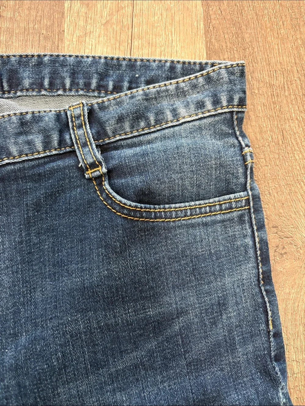 Women’s Dark Blue Cropped Jeans with Scalloped Hem